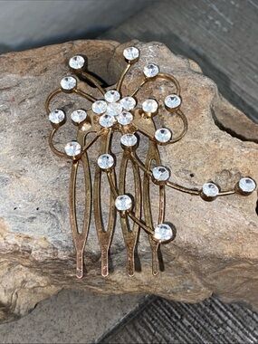 5/$10❤️❤️❤️Vintage Gold Tone Alloy & Crystal Floral Hair Pick
